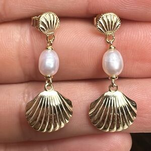 Shell Earrings with Freswater pearl
